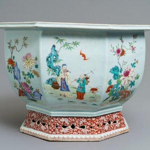 A fine hexagonal Chinese famille rose jardinière, Qianlong — photo 4