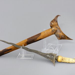 A fine Indonesian keris with a carved ivory handle, 19th C. — photo 1
