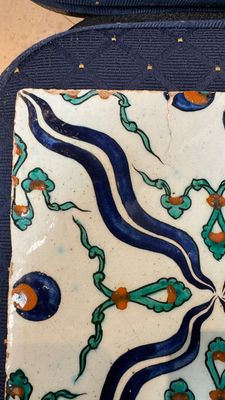 A fine intact Iznik 'Cintamani' tile, Tekfur Saray kilns, Turkey, early 18th C. — 照片 4