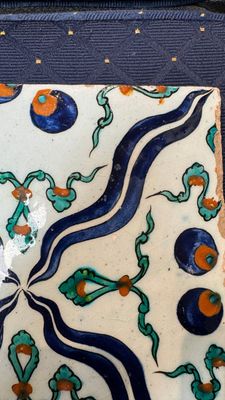 A fine intact Iznik 'Cintamani' tile, Tekfur Saray kilns, Turkey, early 18th C. — 照片 5