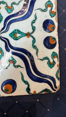 A fine intact Iznik 'Cintamani' tile, Tekfur Saray kilns, Turkey, early 18th C. — 照片 6