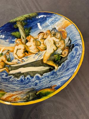 A fine Italian maiolica 'Triumph of the Sea Gods' dish, probably workshop of Orazio Fontana, Urbino, 3rd quarter 16th C. — photo 4