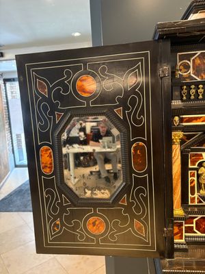 A fine Italian tortoiseshell- and ebony-veneered cabinet, Florence, 17th C. — photo 4