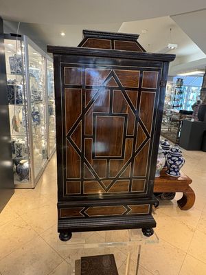 A fine Italian tortoiseshell- and ebony-veneered cabinet, Florence, 17th C. — photo 45