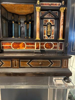 A fine Italian tortoiseshell- and ebony-veneered cabinet, Florence, 17th C. — photo 16