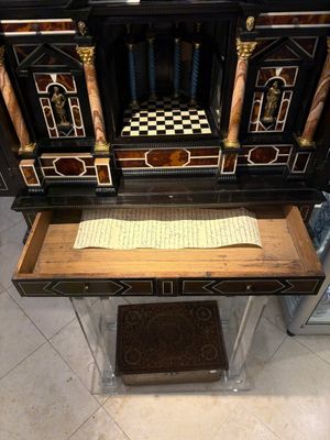 A fine Italian tortoiseshell- and ebony-veneered cabinet, Florence, 17th C. — photo 35
