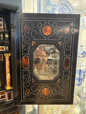 A fine Italian tortoiseshell- and ebony-veneered cabinet, Florence, 17th C. — photo 6