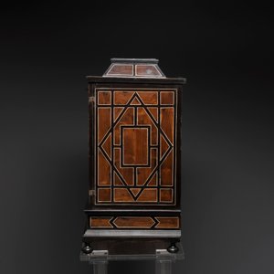 A fine Italian tortoiseshell- and ebony-veneered cabinet, Florence, 17th C. — photo 6