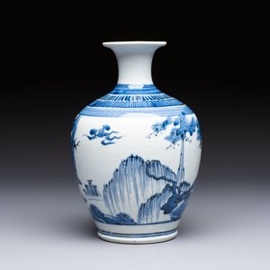 A fine Japanese Arita blue and white vase or sake bottle with landscape design, Edo, ca. 1680 — photo 2
