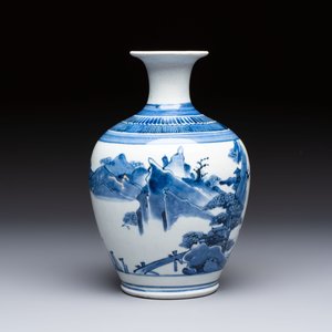 A fine Japanese Arita blue and white vase or sake bottle with landscape design, Edo, ca. 1680 — photo 4