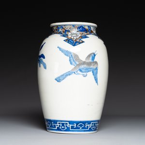 A fine Japanese blue, white and copper-red vase, Kato Shigeju 加藤繁十 mark, 19th C. — foto 3