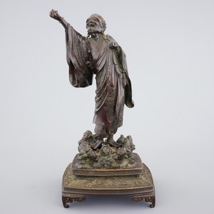 A fine Japanese bronze figure of a sage on base, Meiji, 19th C. — photo 2