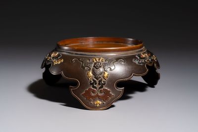 A fine Japanese bronze stand with silver-, gold- and copper-plated details, Meiji, 19th C.