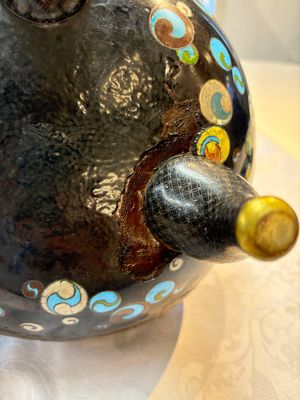 A fine Japanese cloisonné tripod censer and cover with a mythical-animal-form finial, Meiji, 19th C. — 照片 12