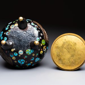A fine Japanese cloisonné tripod censer and cover with a mythical-animal-form finial, Meiji, 19th C. — 照片 7