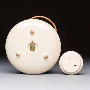 A fine Japanese Satsuma 'Butterflies' teapot and cover, Hattori 服部 mark, Meiji, 19th C. — photo 8