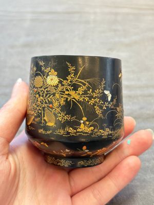 A fine Japanese Shibayama gilt-lacquer zitan cup, signed Dainippon Tokyo Seimusai 生霧齋 mark, Meiji, 19th C. — 照片 4