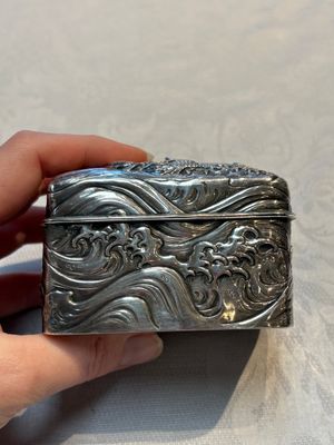 A fine Japanese silver 'Dragon' box, 19th C. — photo 2