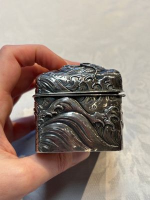 A fine Japanese silver 'Dragon' box, 19th C. — photo 3