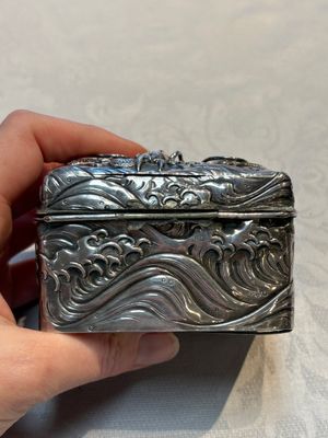 A fine Japanese silver 'Dragon' box, 19th C. — photo 4