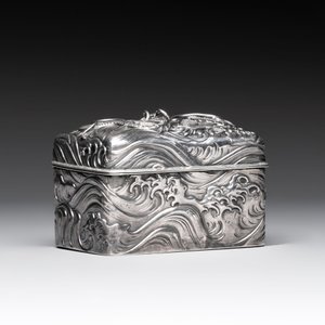 A fine Japanese silver 'Dragon' box, 19th C. — photo 2
