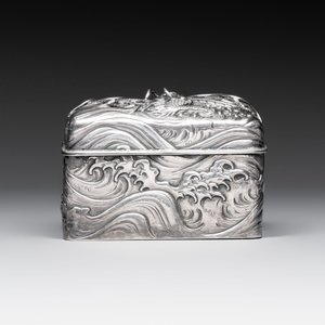 A fine Japanese silver 'Dragon' box, 19th C. — photo 3