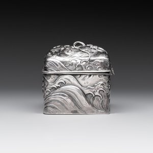 A fine Japanese silver 'Dragon' box, 19th C. — photo 4