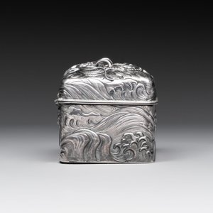 A fine Japanese silver 'Dragon' box, 19th C. — photo 6