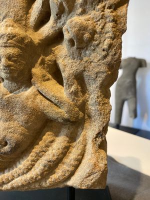 A fine Khmer sandstone relief depicting 'The birth of Brahma', Angkor period, Cambodia, 11th C. — 照片 5