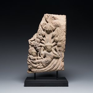 A fine Khmer sandstone relief depicting 'The birth of Brahma', Angkor period, Cambodia, 11th C. — 照片 1