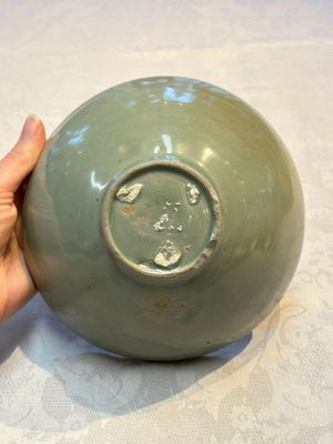 A fine Korean celadon moulded 'Peony Scroll' bowl with a wooden box, Goryeo, 13th C. — photo 11