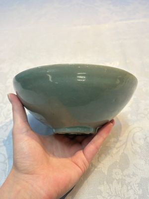A fine Korean celadon moulded 'Peony Scroll' bowl with a wooden box, Goryeo, 13th C. — photo 4