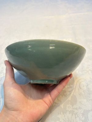 A fine Korean celadon moulded 'Peony Scroll' bowl with a wooden box, Goryeo, 13th C. — photo 5