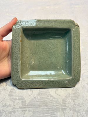 A fine Korean celadon square dish with incised floral design, Goryeo, 12th C. — photo 1
