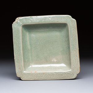 A fine Korean celadon square dish with incised floral design, Goryeo, 12th C. — photo 1