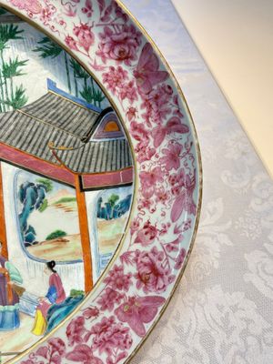 A fine large Chinese Canton famille rose dish with a palace garden scene, 19th C. — photo 9