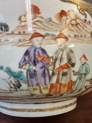 A fine large Chinese Canton famille rose 'Mandarin subject' bowl, Qianlong — 照片 11