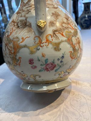 A fine large Chinese famille rose gilt-decorated 'Mandarin Subject' jug and cover, Qianlong — foto 18