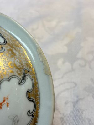 A fine large Chinese famille rose gilt-decorated 'Mandarin Subject' jug and cover, Qianlong — foto 27