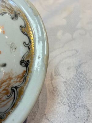 A fine large Chinese famille rose gilt-decorated 'Mandarin Subject' jug and cover, Qianlong — foto 28