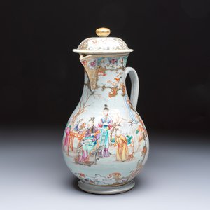 A fine large Chinese famille rose gilt-decorated 'Mandarin Subject' jug and cover, Qianlong — foto 1
