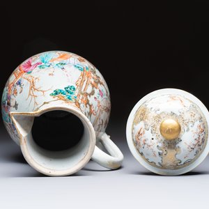 A fine large Chinese famille rose gilt-decorated 'Mandarin Subject' jug and cover, Qianlong — foto 6