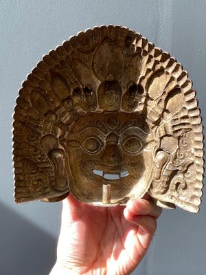 A fine large semi-precious-stone-inlaid filigree silver 'Bhairava' mask, Tibet or Nepal, 19th C. — photo 17