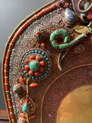 A fine large semi-precious-stone-inlaid filigree silver 'Bhairava' mask, Tibet or Nepal, 19th C. — photo 7