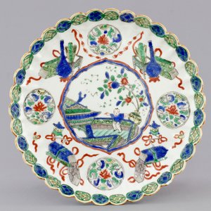 A fine lobed Chinese famille verte porcelain plate with a "zotje", Kangxi, ca. 1700 — photo 1
