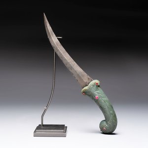 A fine Mughal dagger with a ruby- and gold-inlaid celadon jade hilt, 18th C. — photo 1