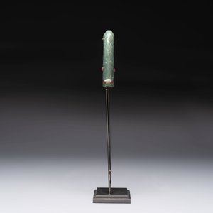 A fine Mughal dagger with a ruby- and gold-inlaid celadon jade hilt, 18th C. — photo 3
