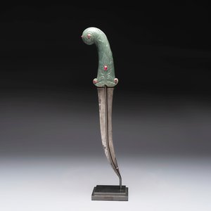 A fine Mughal dagger with a ruby- and gold-inlaid celadon jade hilt, 18th C. — photo 4