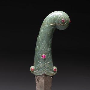 A fine Mughal dagger with a ruby- and gold-inlaid celadon jade hilt, 18th C. — photo 5