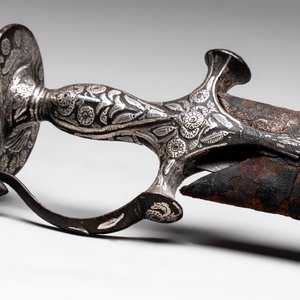 A fine Mughal silver-damascened tulwar with scabbard, India, 19th C. — photo 2